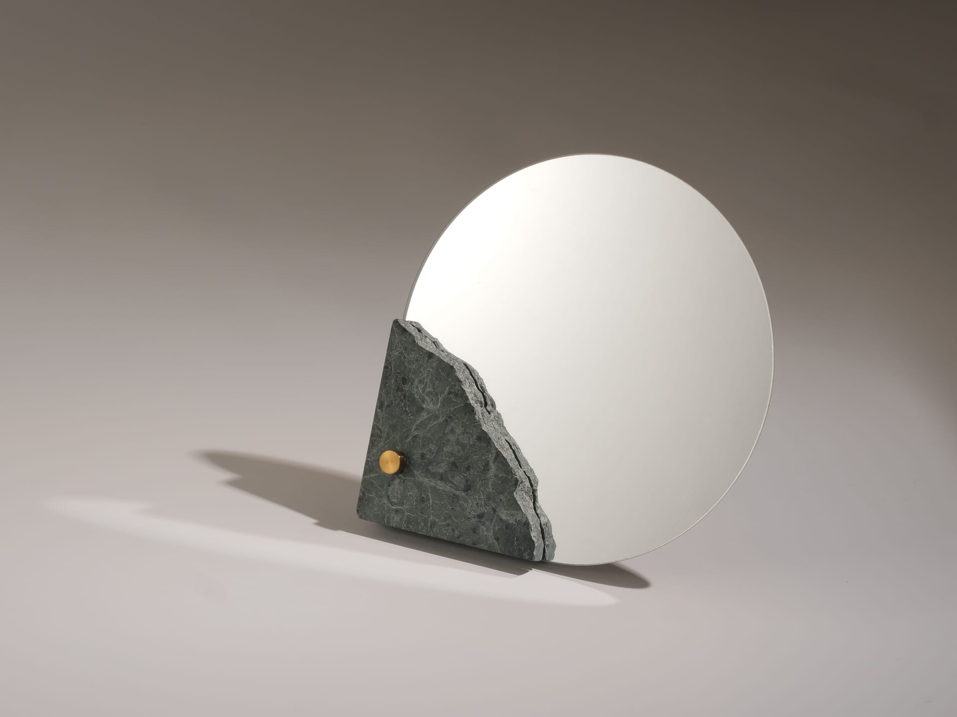 Re-angle Mirror: A Mirror Made from What Was Left Behind